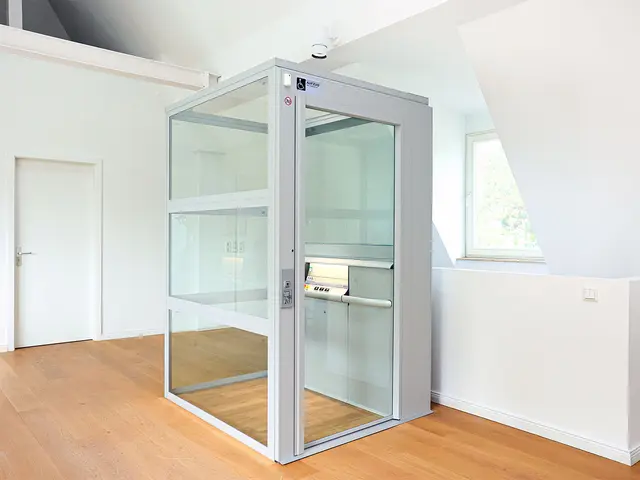 Platform lift with low headroom