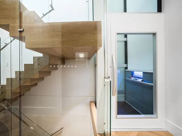machine roomless platform lift